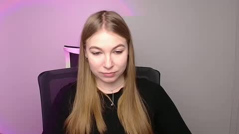 Snapshot of emilia_ilia chatting on February 6, 6:08 am Emilia online show from February 6, 6:08 am