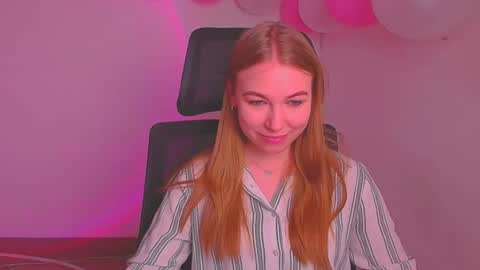 Snapshot of emilia_ilia chatting on February 13, 12:32 pm Emilia online show from February 13, 12:32 pm