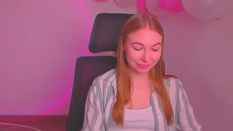 Snapshot of emilia_ilia chatting on February 13, 3:35 pm Emilia online show from February 13, 3:35 pm