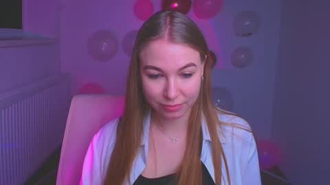 Snapshot of emilia_ilia chatting on February 14, 9:13 am Emilia online show from February 14, 9:13 am