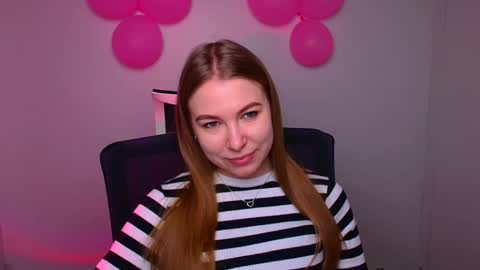 Snapshot of emilia_ilia chatting on February 18, 6:15 am Emilia online show from February 18, 6:15 am