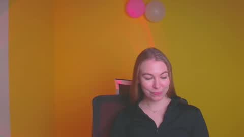 Snapshot of emilia_ilia chatting on February 20, 3:52 pm Emilia online show from February 20, 3:52 pm