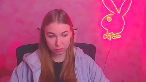 Snapshot of emilia_ilia chatting on February 21, 6:07 am Emilia online show from February 21, 6:07 am