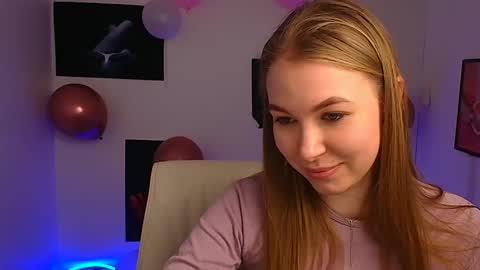 Snapshot of emilia_ilia chatting on February 26, 9:21 am Emilia online show from February 26, 9:21 am