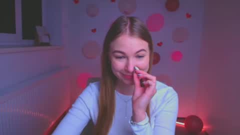 Snapshot of emilia_ilia chatting on March 2, 6:05 am Emilia online show from March 2, 6:05 am