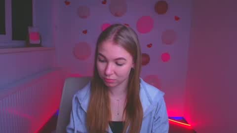 Snapshot of emilia_ilia chatting on March 4, 9:07 am Emilia online show from March 4, 9:07 am