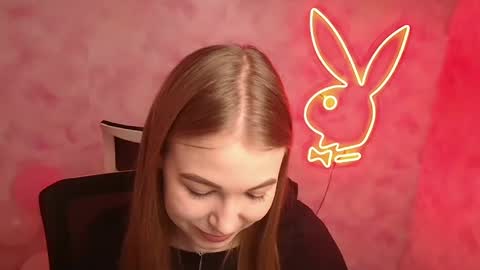 Snapshot of emilia_ilia chatting on March 5, 6:23 am Emilia online show from March 5, 6:23 am