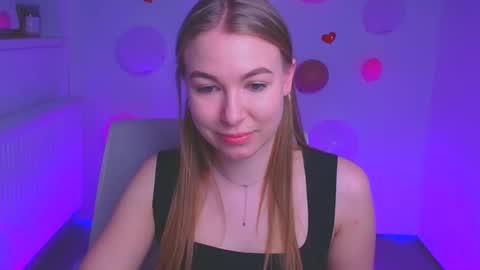 Snapshot of emilia_ilia chatting on March 7, 3:18 pm Emilia online show from March 7, 3:18 pm