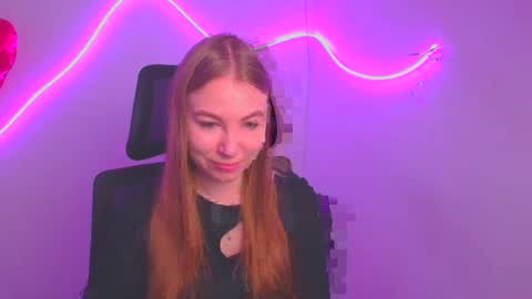 Snapshot of emilia_ilia chatting on March 9, 6:06 am Emilia online show from March 9, 6:06 am