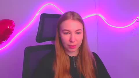 Snapshot of emilia_ilia chatting on March 11, 6:10 am Emilia online show from March 11, 6:10 am