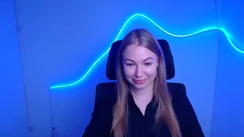 Snapshot of emilia_ilia chatting on September 10, 5:18 am Emilia online show from September 10, 5:18 am