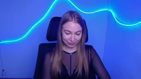 Snapshot of emilia_ilia chatting on September 12, 5:18 am Emilia online show from September 12, 5:18 am