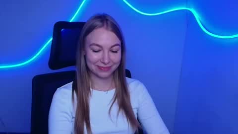 Snapshot of emilia_ilia chatting on September 13, 5:07 am Emilia online show from September 13, 5:07 am