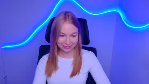 Snapshot of emilia_ilia chatting on September 18, 5:09 am Emilia online show from September 18, 5:09 am