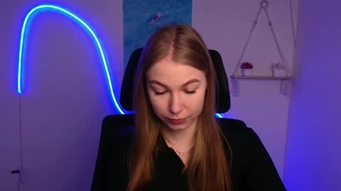 Snapshot of emilia_ilia chatting on October 23, 5:29 am Emilia online show from October 23, 5:29 am