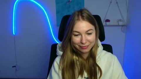 Snapshot of emilia_ilia chatting on October 24, 5:26 am Emilia online show from October 24, 5:26 am