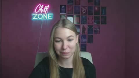 Snapshot of emilia_ilia chatting on October 28, 6:50 am Emilia online show from October 28, 6:50 am