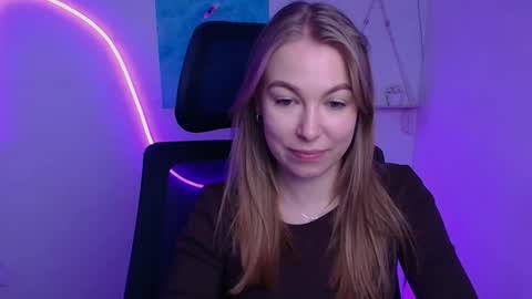 Snapshot of emilia_ilia chatting on November 20, 12:49 pm Emilia online show from November 20, 12:49 pm