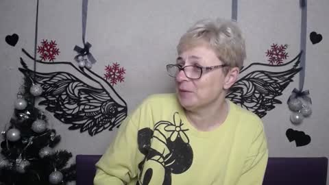 EmiliaGree online show from December 14, 6:01 pm