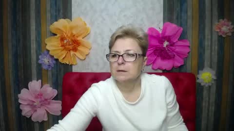 EmiliaGree online show from April 28, 5:18 pm