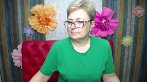Snapshot of emiliagree chatting on May 10, 5:07 pm EmiliaGree online show from May 10, 5:07 pm