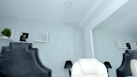 Snapshot of emiliarose_ chatting on September 10, 10:21 pm EmiliaRose online show from September 10, 10:21 pm