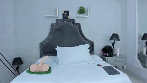 EmiliaRose online show from November 13, 9:25 pm