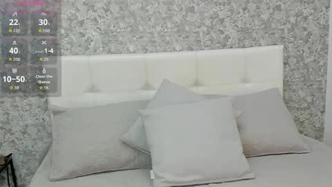 Snapshot of emilie_martinez chatting on June 5, 12:33 pm Emilie online show from June 5, 12:33 pm