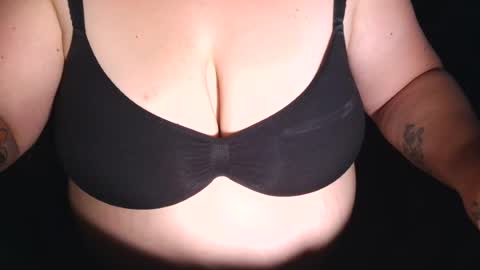 Snapshot of emiliefoxx chatting on July 15, 2:28 am emilie foxx online show from July 15, 2:28 am
