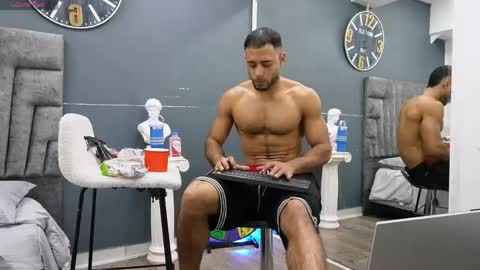 Snapshot of emilio_brandon chatting on May 7, 10:53 am Emilio online show from May 7, 10:53 am