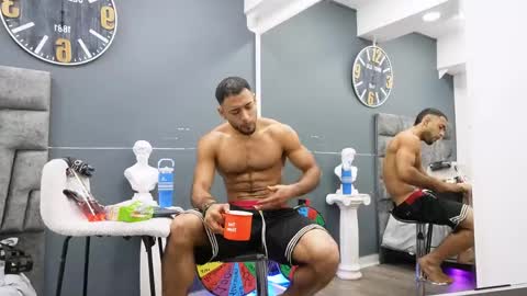 Snapshot of emilio_brandon chatting on May 8, 11:04 am Emilio online show from May 8, 11:04 am