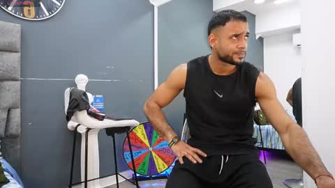 Snapshot of emilio_brandon chatting on May 15, 11:28 am Emilio online show from May 15, 11:28 am