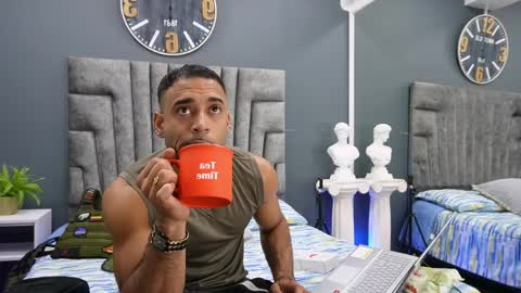 Snapshot of emilio_brandon chatting on May 20, 10:54 am Emilio online show from May 20, 10:54 am