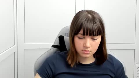 Snapshot of emilli_moon chatting on May 19, 6:09 am Emmi online show from May 19, 6:09 am