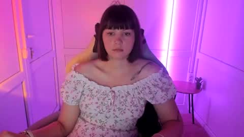 Snapshot of emilli_moon chatting on July 15, 6:07 am Emmi online show from July 15, 6:07 am