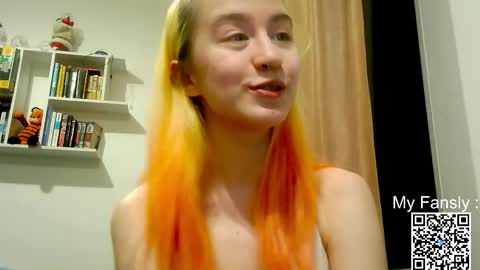 Snapshot of emilly_20 chatting on May 16, 9:46 pm Emily online show from May 16, 9:46 pm