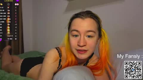 Snapshot of emilly_20 chatting on May 29, 9:57 pm Emily online show from May 29, 9:57 pm
