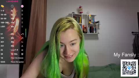 Snapshot of emilly_20 chatting on August 5, 9:06 pm Emily online show from August 5, 9:06 pm
