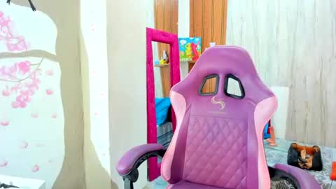 Snapshot of emilly_coper18 chatting on June 12, 2:05 pm emily online show from June 12, 2:05 pm