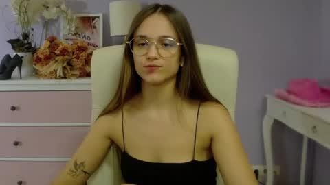 Snapshot of emilly_lust99 chatting on February 17, 10:51 am Emilly online show from February 17, 10:51 am