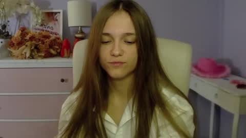 Snapshot of emilly_lust99 chatting on March 7, 7:52 am Emilly online show from March 7, 7:52 am