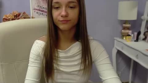 Snapshot of emilly_lust99 chatting on November 7, 7:52 am Emilly online show from November 7, 7:52 am