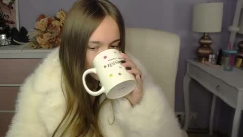 Snapshot of emilly_lust99 chatting on November 18, 7:35 am Emilly online show from November 18, 7:35 am