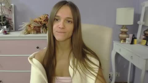 Snapshot of emilly_lust99 chatting on December 2, 7:36 am Emilly online show from December 2, 7:36 am