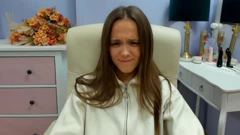 Snapshot of emilly_lust99 chatting on May 21, 6:42 am Emilly online show from May 21, 6:42 am