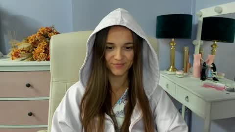 Snapshot of emilly_lust99 chatting on May 30, 6:43 am Emilly online show from May 30, 6:43 am