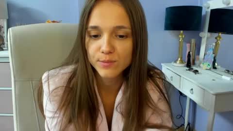 Snapshot of emilly_lust99 chatting on June 9, 6:58 am Emilly online show from June 9, 6:58 am