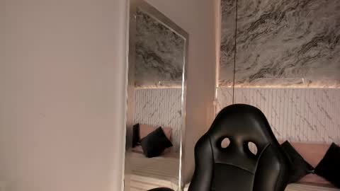 emilly_mell online show from September 30, 11:04 am