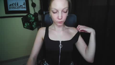 Emilly online show from April 29, 12:42 pm