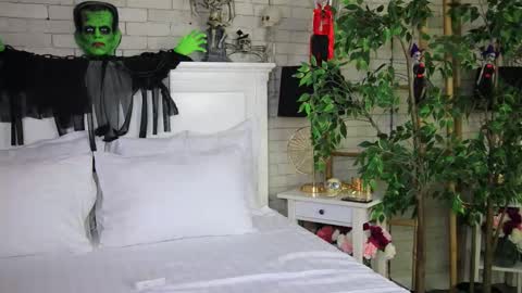 EMMA online show from October 31, 8:21 pm